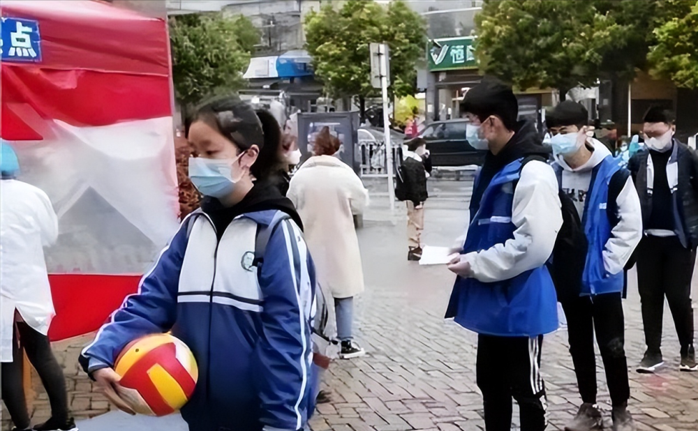 辽宁一中学25名学生确诊隔离(辽宁中学什么时候开学)