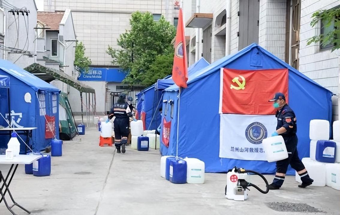 【上海新增本土死亡12例，上海新增感染者首下降 专家解读】