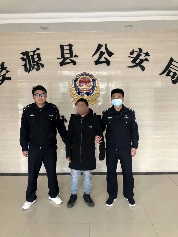 男子谎报疫情被拘留/疫情期间男子杀保安视频