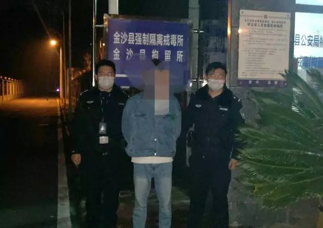 男子谎报疫情被拘留/疫情期间男子杀保安视频